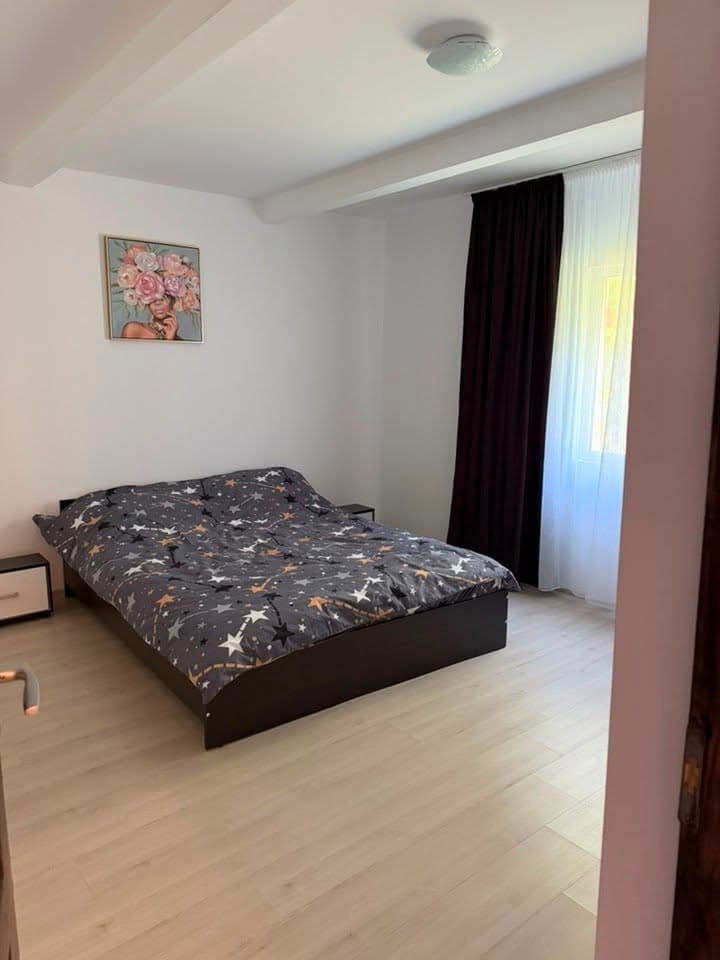Dormitor cu pat dublu în vila Villa Palm